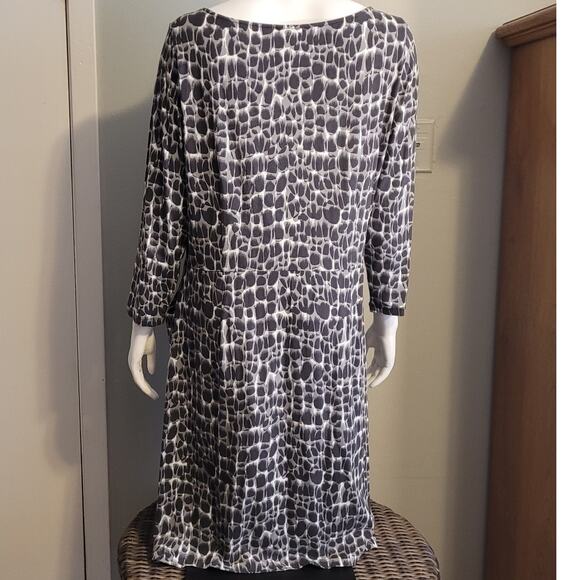 Ann Taylor Gray Black Print Shift Dress Sz 16 Tall 3/4 Sleeve Stretch Quietlux - Picture 5 of 8